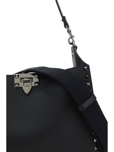 Shop Valentino Garavani Rockstud Shoulder Bag In Nero