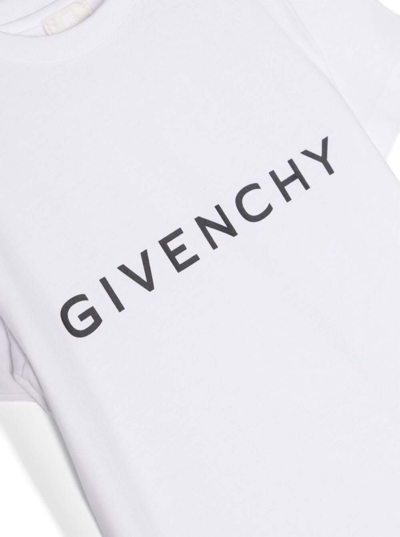 Shop Givenchy White Crewneck T-shirt With Contrasting Logo Lettering Print In Cotton Boy