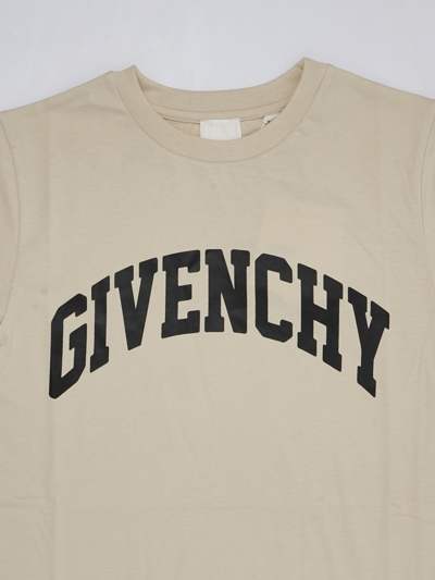Shop Givenchy T-shirt T-shirt In Crema