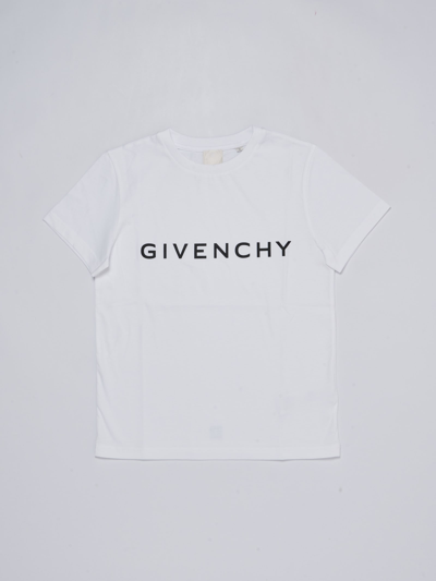 Shop Givenchy T-shirt T-shirt In Bianco