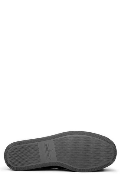 Minnetonka Pile Lined Hardsole Mens Faux Suede Bow Moccasin Slippers In Black