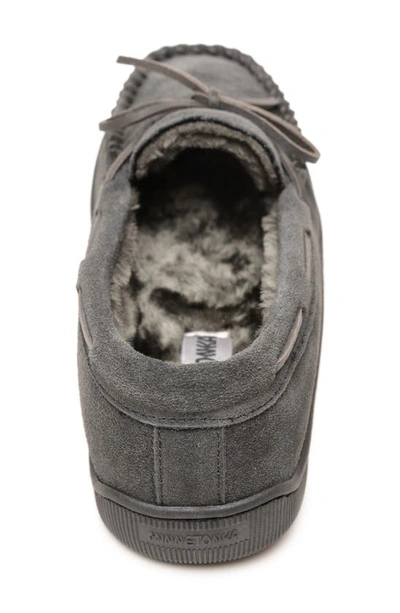 Minnetonka Driving Shoe In Charcoal