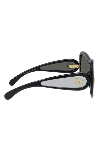 Loewe Anagram 144mm Mirrored Mask Sunglasses In Shiny Black / Smoke Mirror