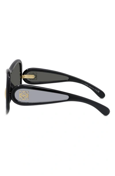 Loewe Anagram 144mm Mirrored Mask Sunglasses In Shiny Black / Smoke Mirror