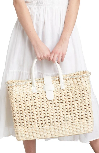 Btb Los Angeles Capri Tote In Ivory