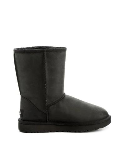 Shop Ugg W Classic Short Leather Shoes In Black