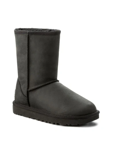 Shop Ugg W Classic Short Leather Shoes In Black