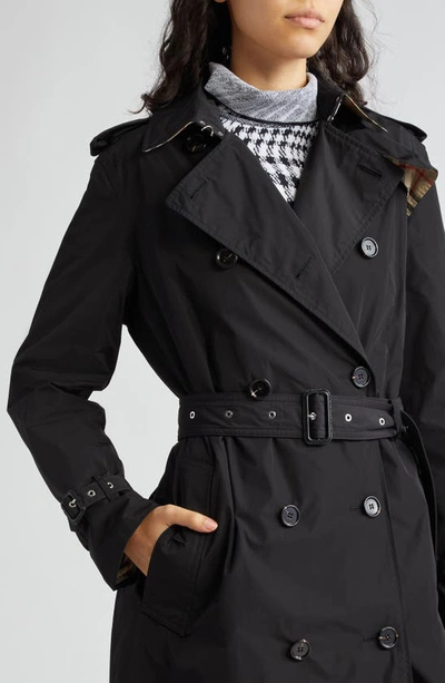 Burberry Kensington Double-breasted Trench Coat In Black