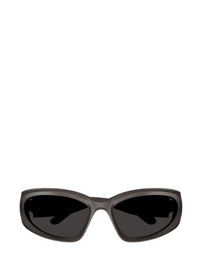 Shop Balenciaga Eyewear Swift Oval Sunglasses In Grey