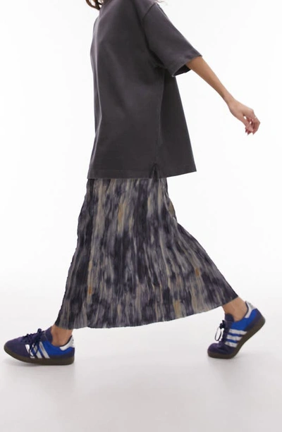 Shop Topshop Crinkle Plissé Maxi Skirt In Mid Blue