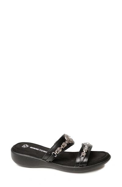 Minnetonka Brenn Slide Sandal In Black