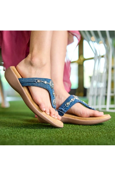 Minnetonka Brecca Flip Flop In Blue Denim