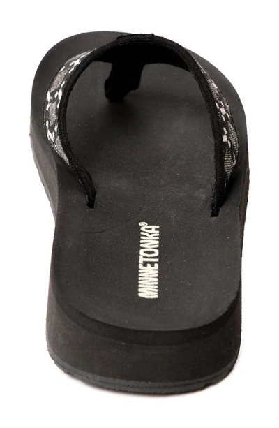 Minnetonka Hedy 2.0 Flip Flop In Black Geometric