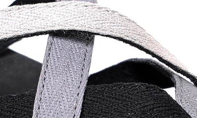 Minnetonka Hanna 2.0 Flip Flop In Grey Multi