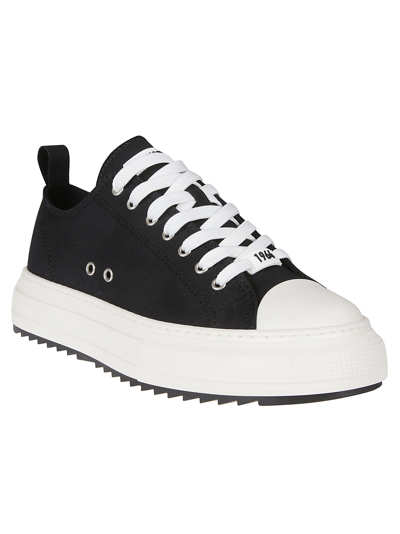 Shop Dsquared2 Berlin Lace-up Low Top Sneakers In Nero