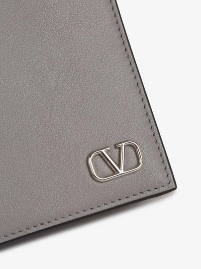 Shop Valentino Garavani Vlogo Leather Wallet In Gris Pedra