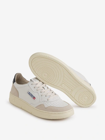 Shop Autry Medalist Low Sneakers In Blanc