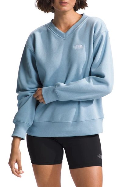 Shop The North Face Evolution V-neck Sweatshirt In Steel Blue