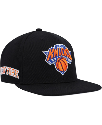 Mitchell & Ness Men's  Black New York Knicks Side Core 2.0 Snapback Hat In Black