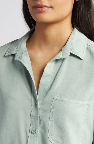 Shop Bella Dahl Shirttail Button-up Shirt In Oasis Green