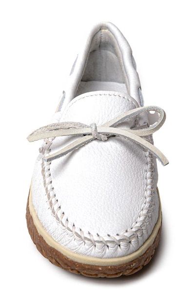 Minnetonka Deerskin Tread Slipper In White