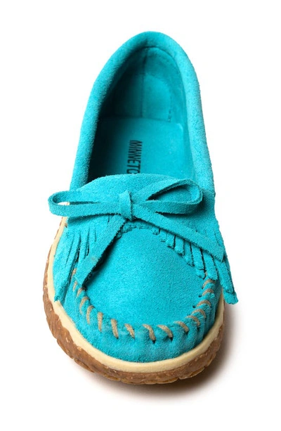 Minnetonka Loni Suede Slipper In Turquoise
