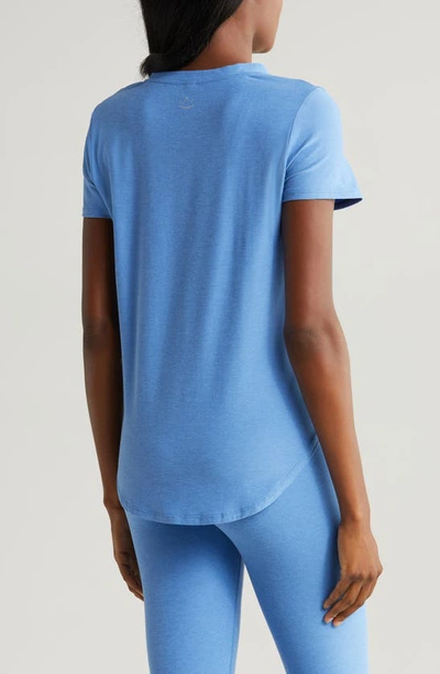 Beyond Yoga On The Down Low T-shirt In Sky Blue Heather