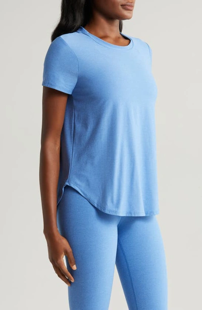 Beyond Yoga On The Down Low T-shirt In Sky Blue Heather