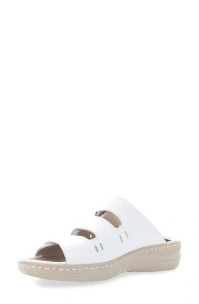 Propét Breezy Walker Slide Sandal In White Onyx