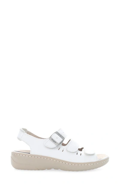 Propét Breezy Walker Sandal In White Onyx