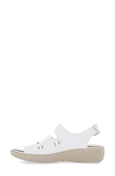 Propét Breezy Walker Sandal In White Onyx