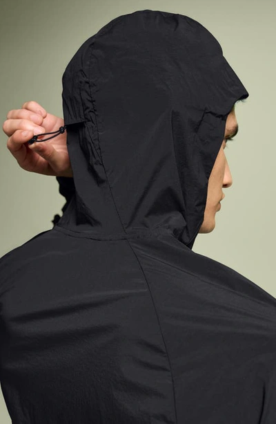 On Core Hooded Packable Running Jacket In Black