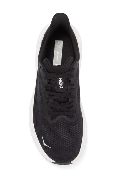 Hoka Arahi 7 Running Shoe In Black / White