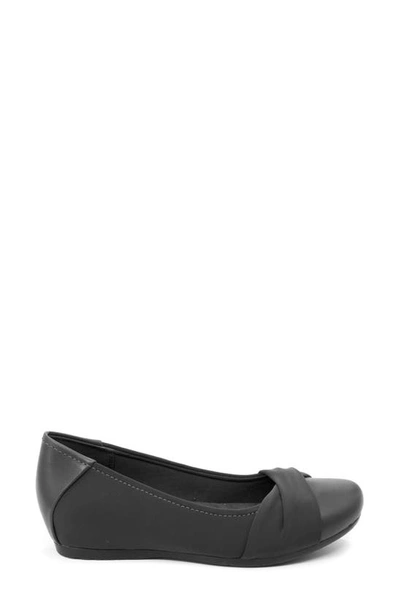 Baretraps Mitsy Womens Faux Leather Twist Front Ballet Flats In Black