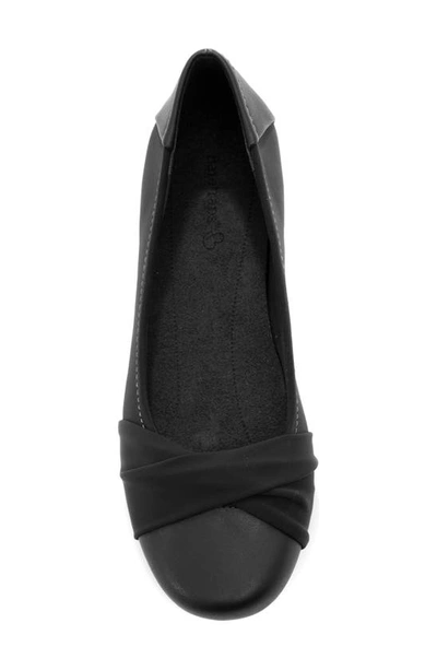 Baretraps Mitsy Womens Faux Leather Twist Front Ballet Flats In Black