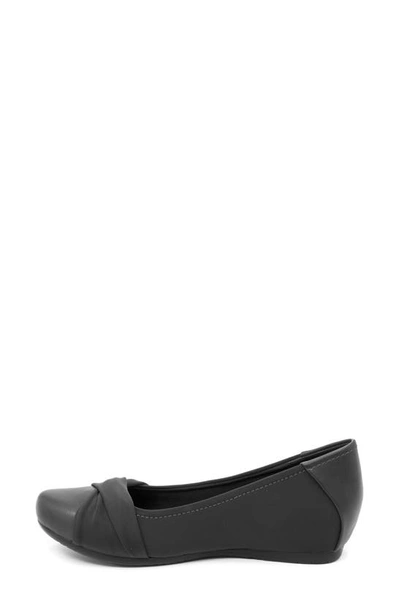 Baretraps Mitsy Womens Faux Leather Twist Front Ballet Flats In Black
