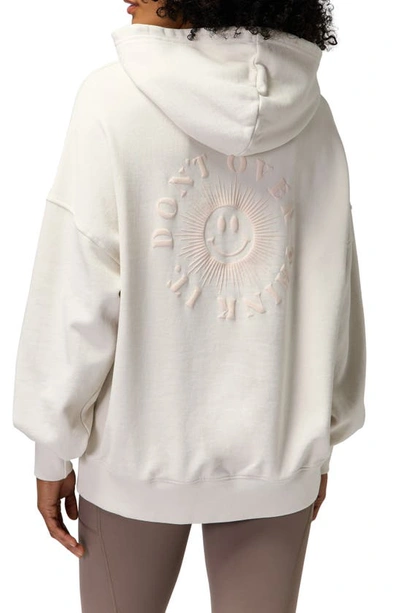 Shop Spiritual Gangster Smile Easy Cotton Graphic Hoodie In Birch