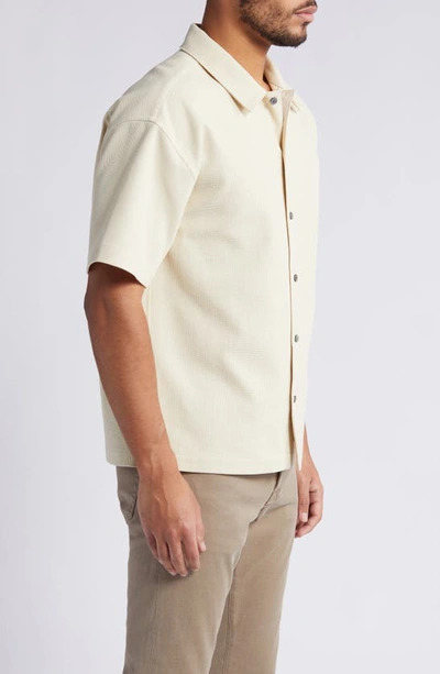 Frame Textured Short Sleeve Button-up Shirt In Beige