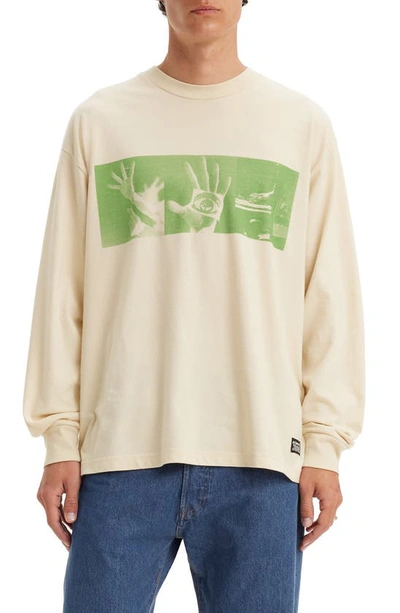 Shop Levi's Skateboarding Boxy Long Sleeve Graphic T-shirt In Roemello Hands Green