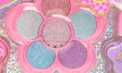 Shop Hot Focus Kids' Sparkler Beauty Groovy Flower Cosmetic Kit In Multi