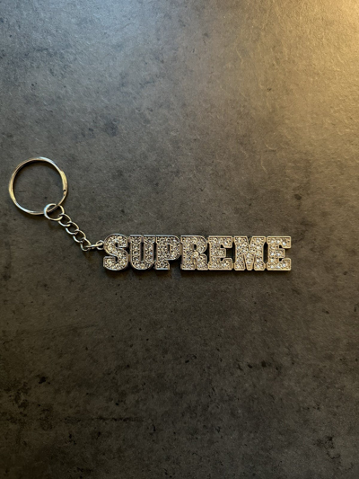Pre-owned Supreme Ss18 Block Logo Keychain Silver