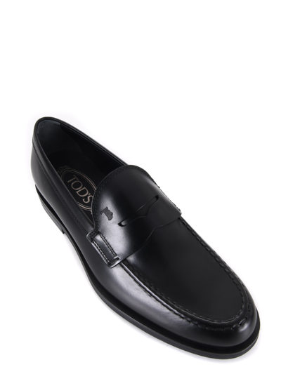 Tod's Smooth Leather Moccasin Loafers With Subtle Stitching