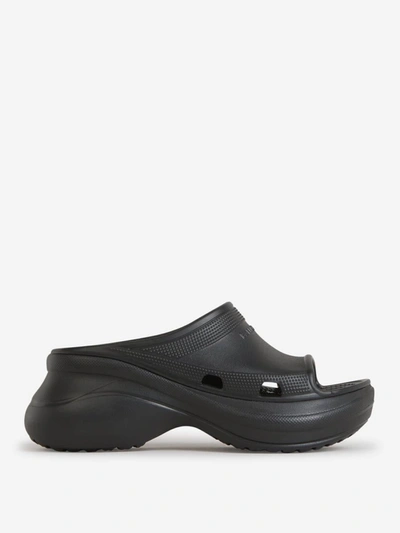 Shop Balenciaga Pool Platform Sandals In Negre