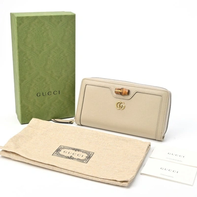 Shop Gucci Beige Leather Wallet  ()