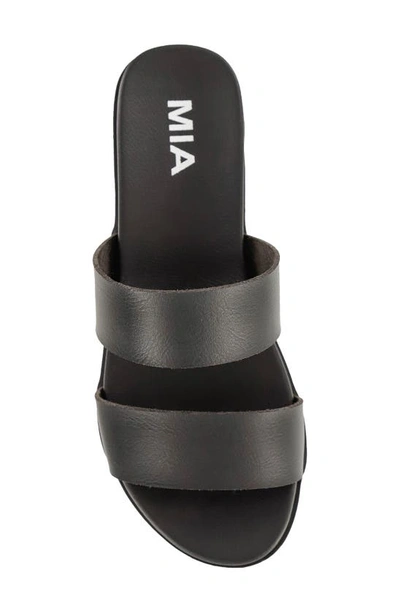 Mia Elori Slide Sandal In Black