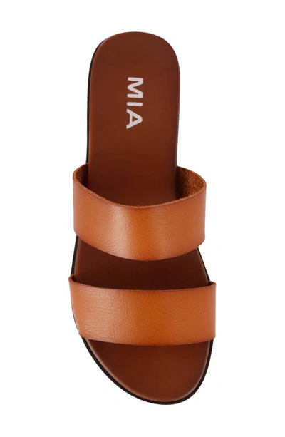 Mia Elori Slide Sandal In Cognac