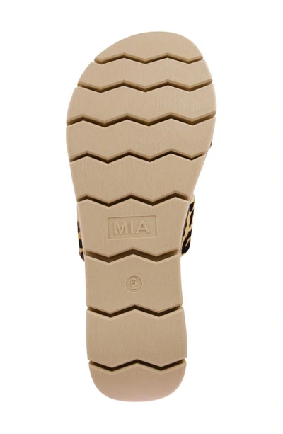 Mia Elori Slide Sandal In Cognac