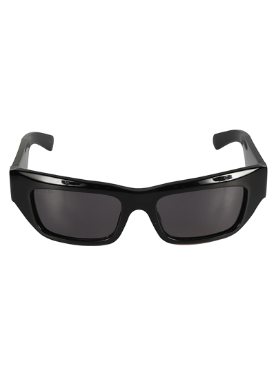 Shop Gucci Logo Sided Square Lens Sunglasses In Black/grey