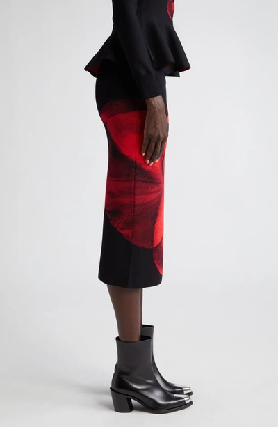 Shop Alexander Mcqueen Orchid Print Pencil Skirt In 1023 Black/ Red