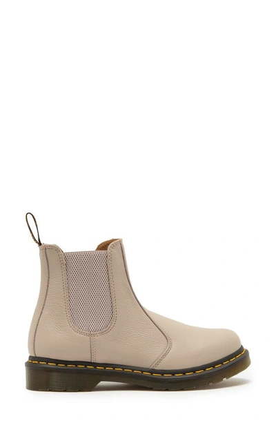 Dr. Martens' Damen 2976 Virginia Leder Chelsea Stiefel In Vintage Taupe Virginia